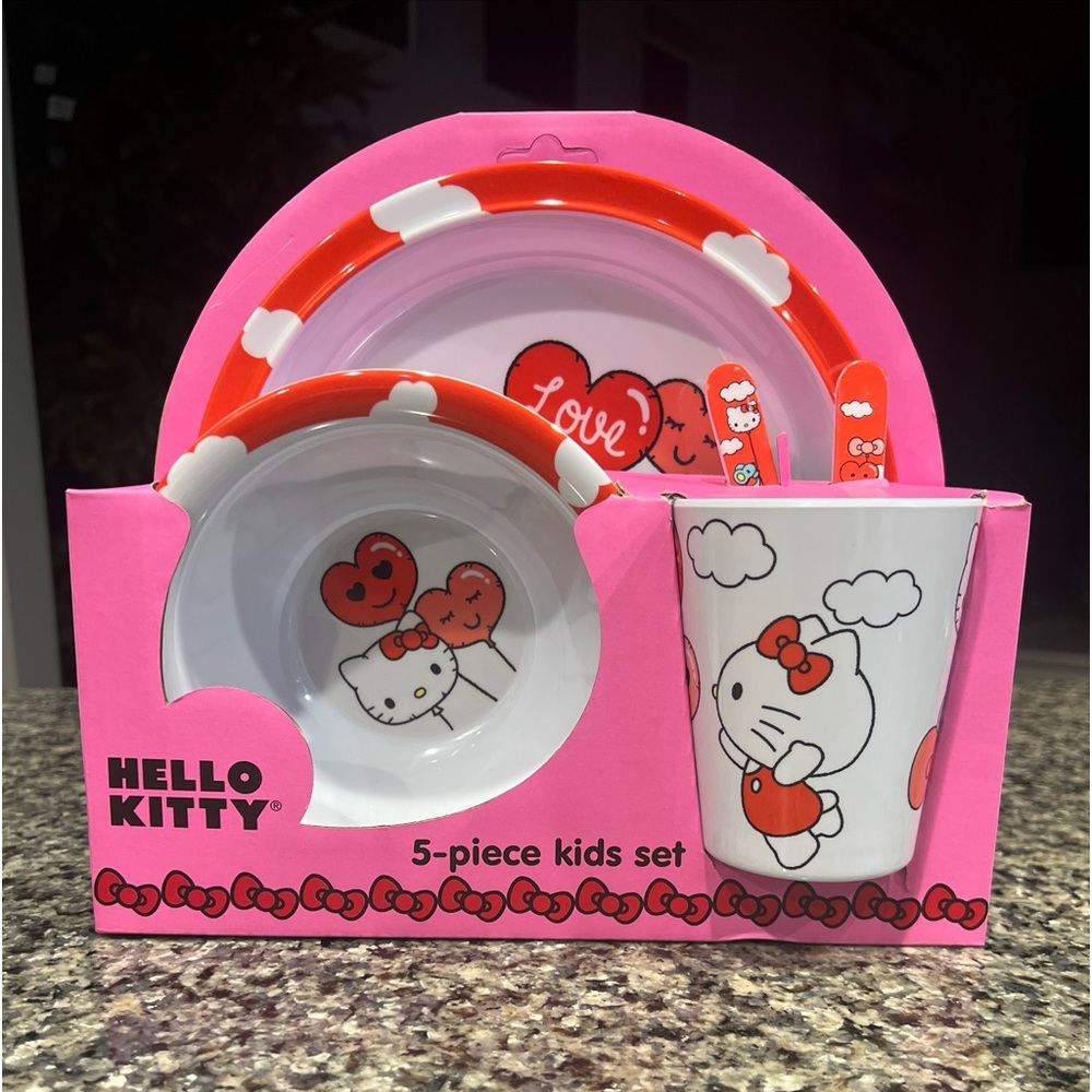 Hello Kitty Valentine 5 Piece Kids Plastic set . plate, Bowl, Cup, Spoon, Fork.
